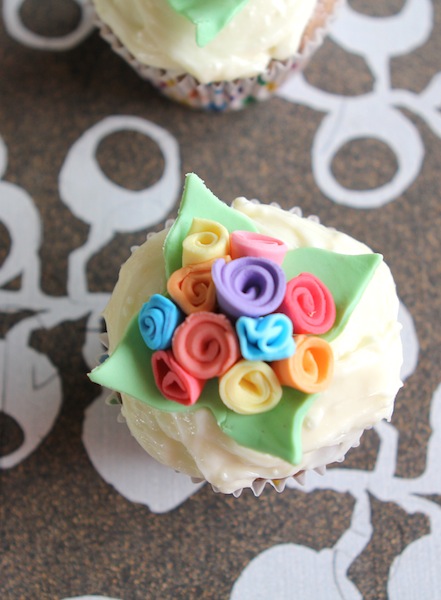 spring bouquet cupcakes