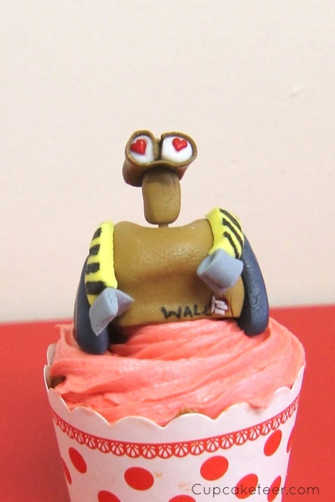 WallE and Eva cupcakes by Cupcaketeer