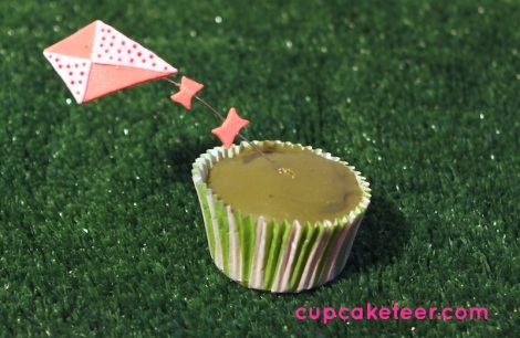 Kite cupcakes by cupcaketeer
